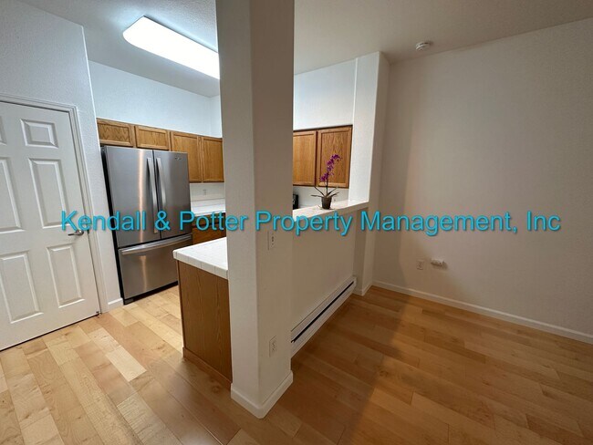 Photo - One Bedroom Condo Close to Downtown Santa ...