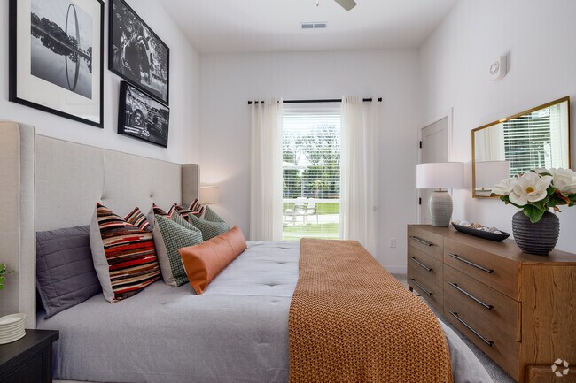 Bonhomme 1BR, 1BA - 718SF - Bedroom - Irvington Place