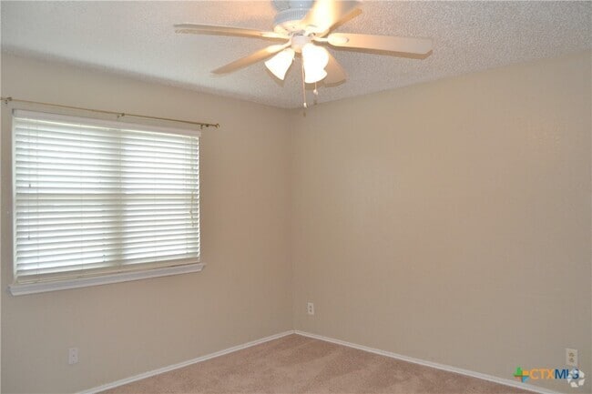 Building Photo - 2214 Carousel Dr Rental