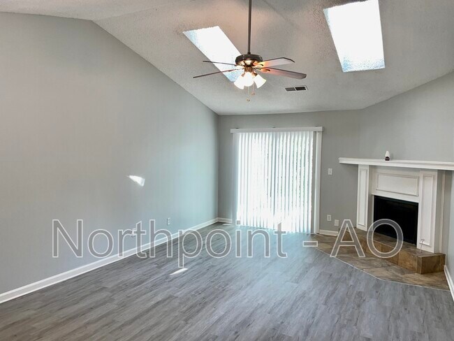 Photo - 707 Farmdale Way NW