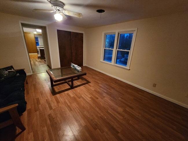 Building Photo - 497 E Main St