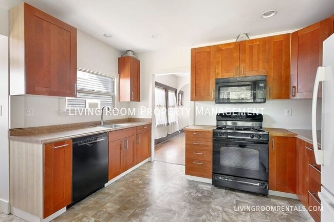 Photo - 6813 N Michigan Ave