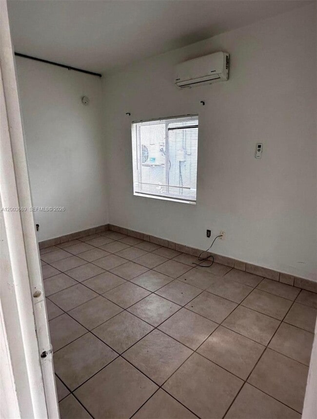 Photo - 911 NE 5th Ave Unit 1