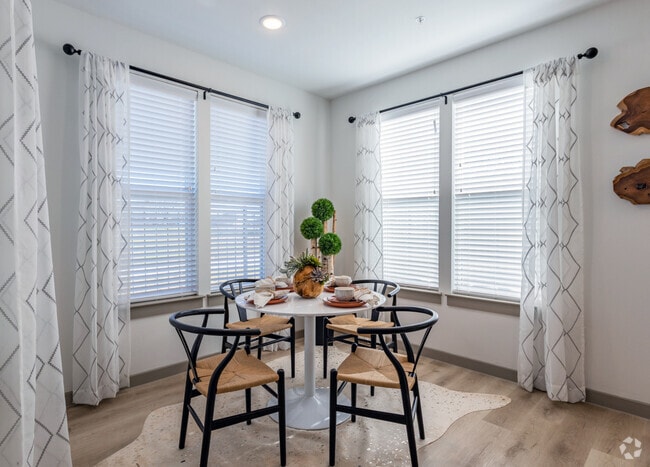 2HAB, 2BA - B2 - 1250SF_ Área de comedor