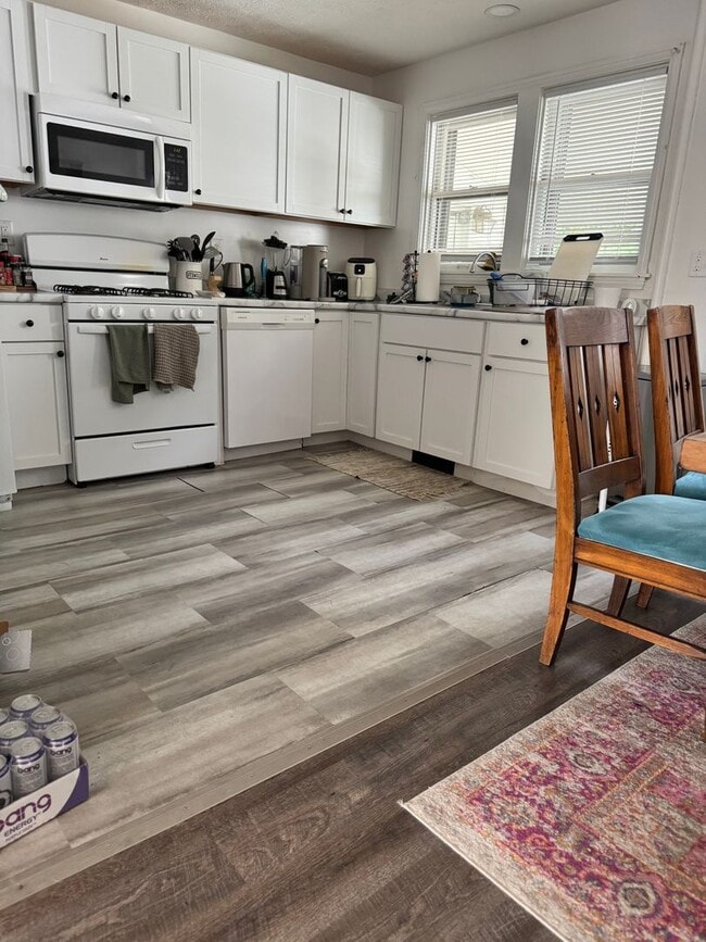 115 E Cottage Grove Ave