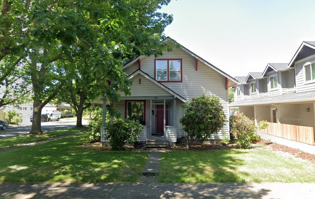 1409 McCoy Ave NE