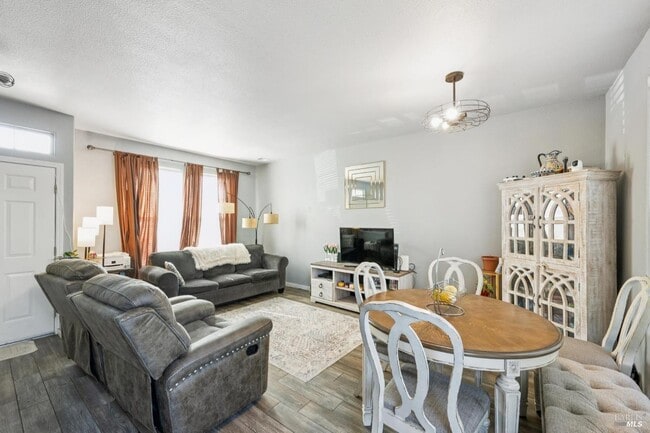 Photo - 1507 Pinebrook Pl