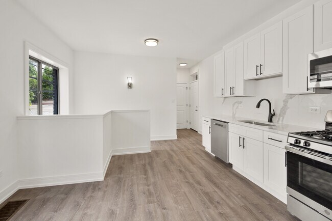 Photo - 3058 W Cortland St Unidad 101