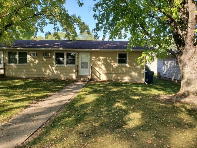 Building Photo - 1219 1st Ave SE