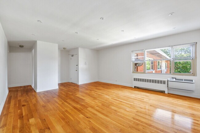 Photo - 817 Seward St