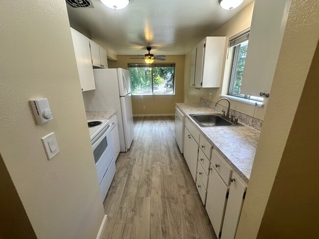 Photo - 630 SE 182nd Ave Unit 4