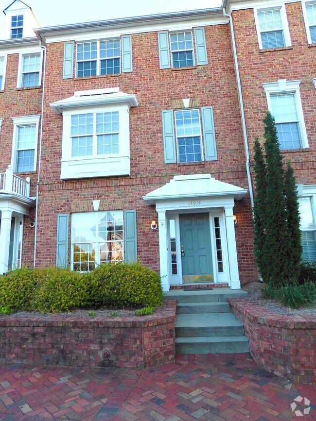 Building Photo - Ballantyne Village Townhome for Immediate ...