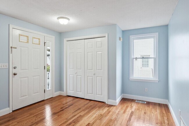 Photo - 29 Lamplighter Ln