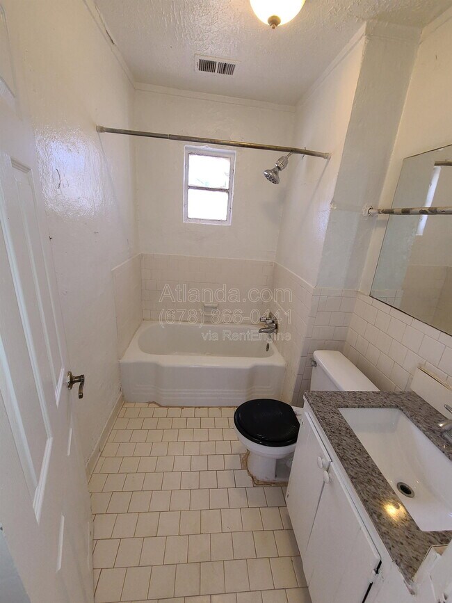 Photo - 1178 Garibaldi St SW
