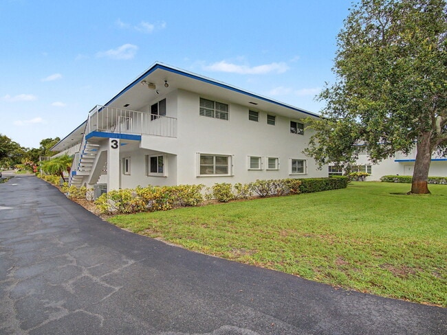 Building Photo - 3 Westwood Ave Unit 101E