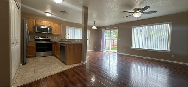 Photo - 215 Pioneer Dr