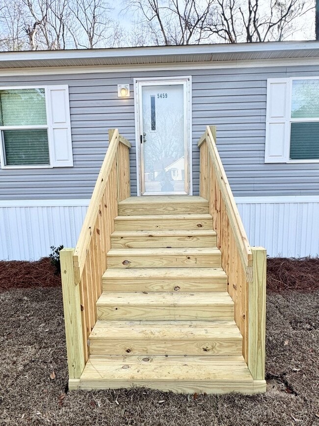 Photo - LOVE the layout of this 3 bedroom, 2 bath home! Private & Move in Ready!