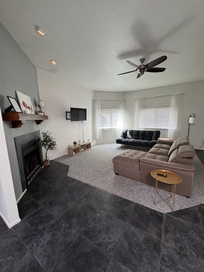 Photo - Northwest-3 bedroom/ 2 bathroom single family home w/ pool!