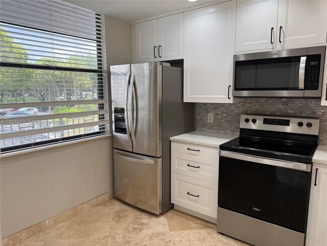 Photo - 1520 Whitehall Dr Unit 206