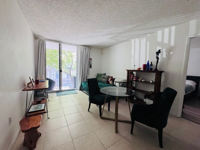 Building Photo - 800 N Miami Ave Unit #E206