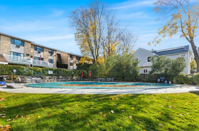 Photo - 180 Glenbrook Rd