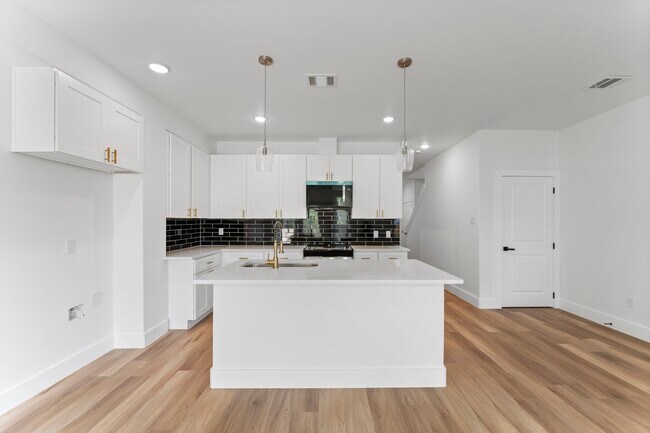 Photo - 8205 Carver Rd