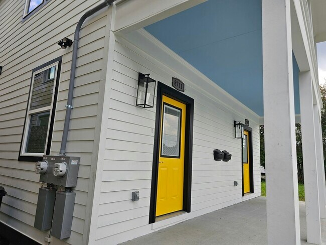 Photo - 8709 Apricot St