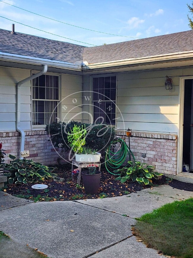 Photo - 1103 Maple Ct