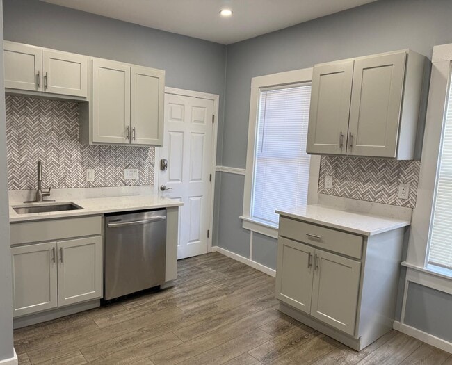 28 Elm Ave Unit 1st Fl