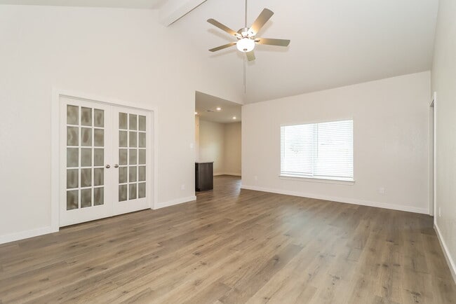 Photo - 1505 Woodwinds Dr