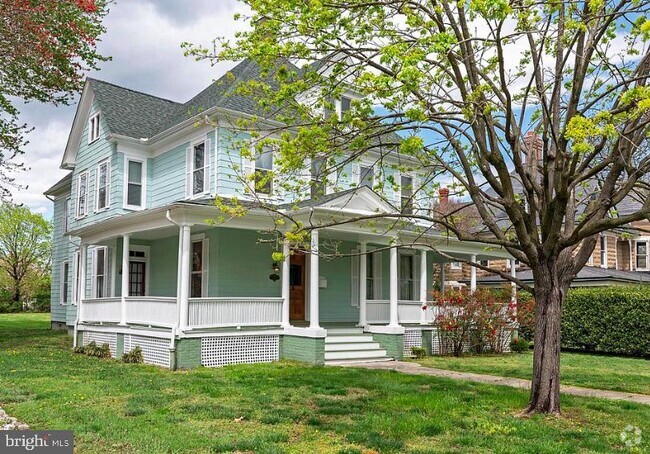 Building Photo - 205 Oakley St Rental