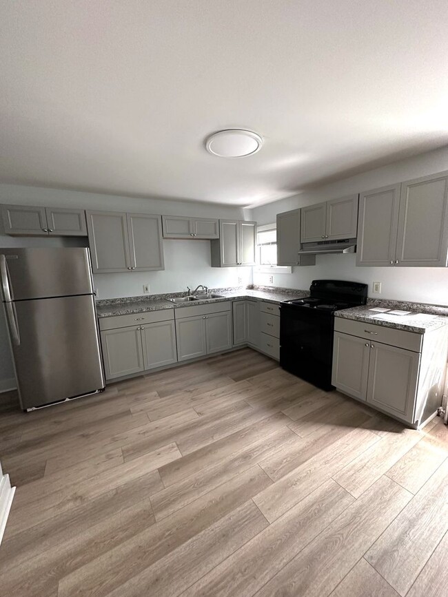 Building Photo - 12-14-14 St Louis St Unit 12 Saint Louis St Rental