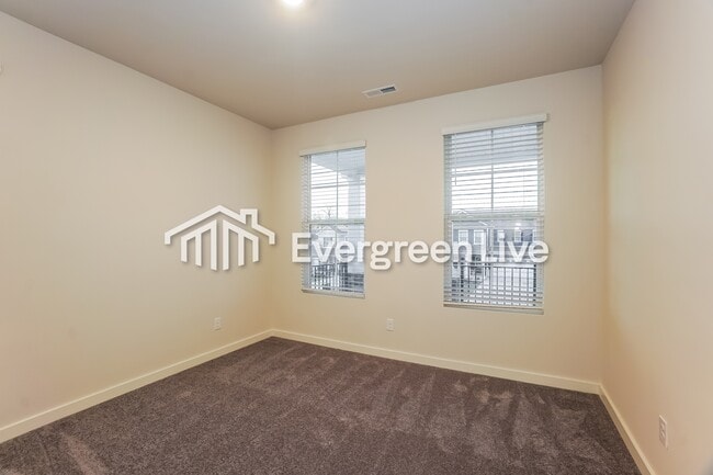 Photo - 862 Bur Oak Ct