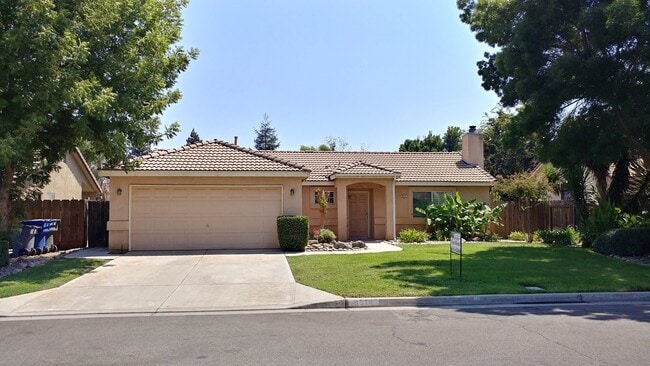 Big backyard on this NW home, Central Unif... - Big backyard on this NW home, Central Unif...