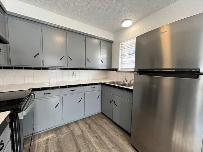 2526 Louise St Unit A