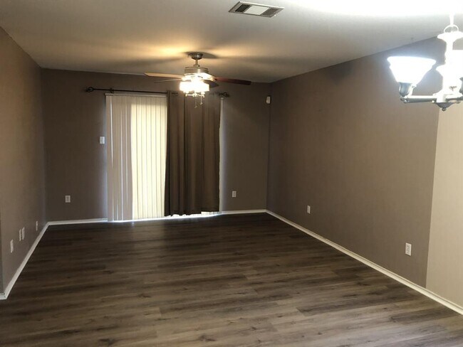 Photo - 211 Woodley Rd