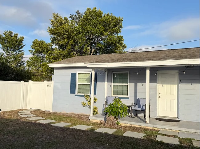 Building Photo - 401 S Mars Ave Unit 3