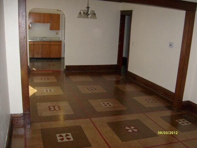 Photo - (518) - 819-821 E. Gorham Street Unidad 821