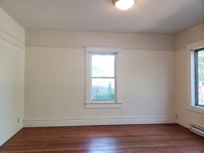 Photo - Beautiful 4 Bedroom House on Campus!