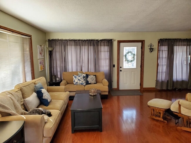 Photo - 314 N Grove St