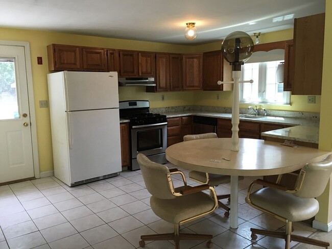 Photo - 9 Silver Birch Ave