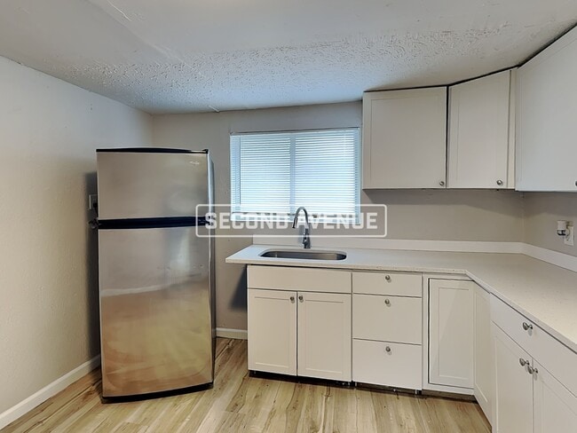 Photo - 1656 W 30th St