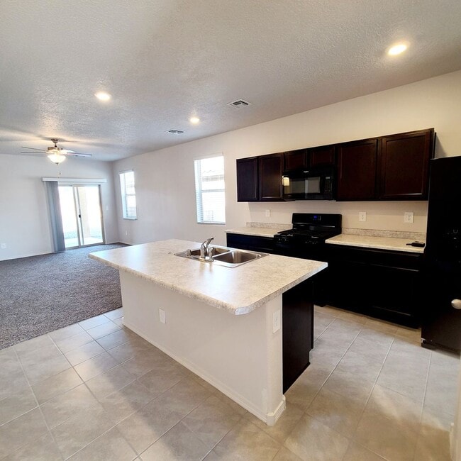 Photo - 3 bed 2 bath home in Huning Ranch