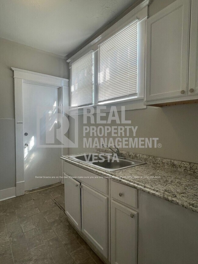 Photo - 2389 Beech Ave