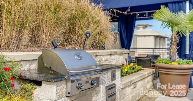 Photo - 125 W Tremont Ave Unidad A1B