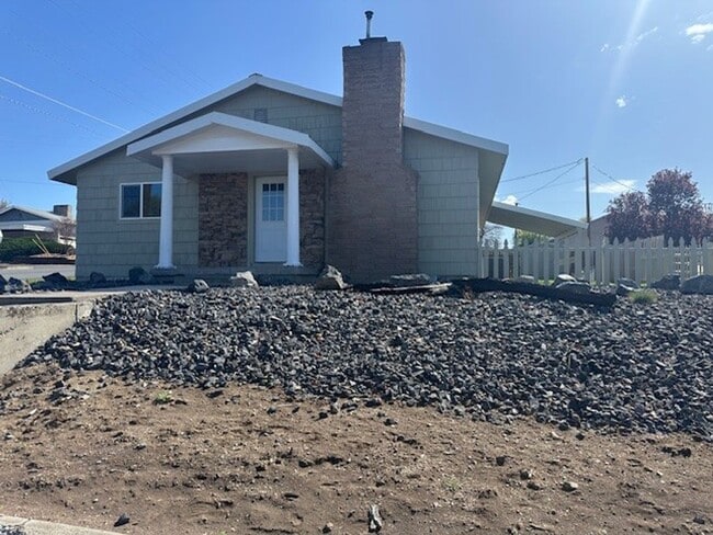 Newly Remodeled 3 Bedroom / 2 Bathroom in NE Madras - Newly Remodeled 3 Bedroom / 2 Bathroom in NE Madras