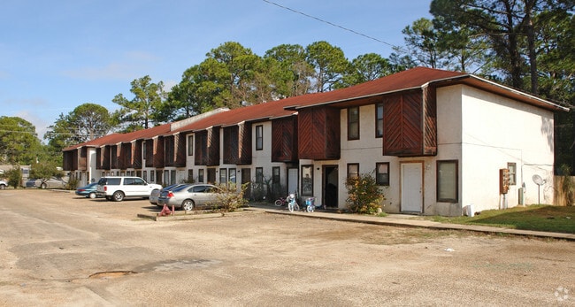 Pine Wood Village - Pine Wood Village Apartments