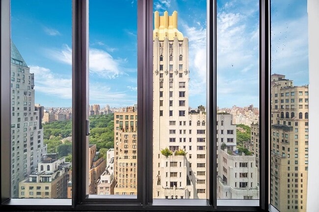 Photo - 111 W 57th St