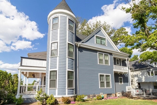 168 Humboldt Ave Unit 1