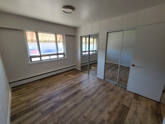 Building Photo - 1910 Main St Unit 7